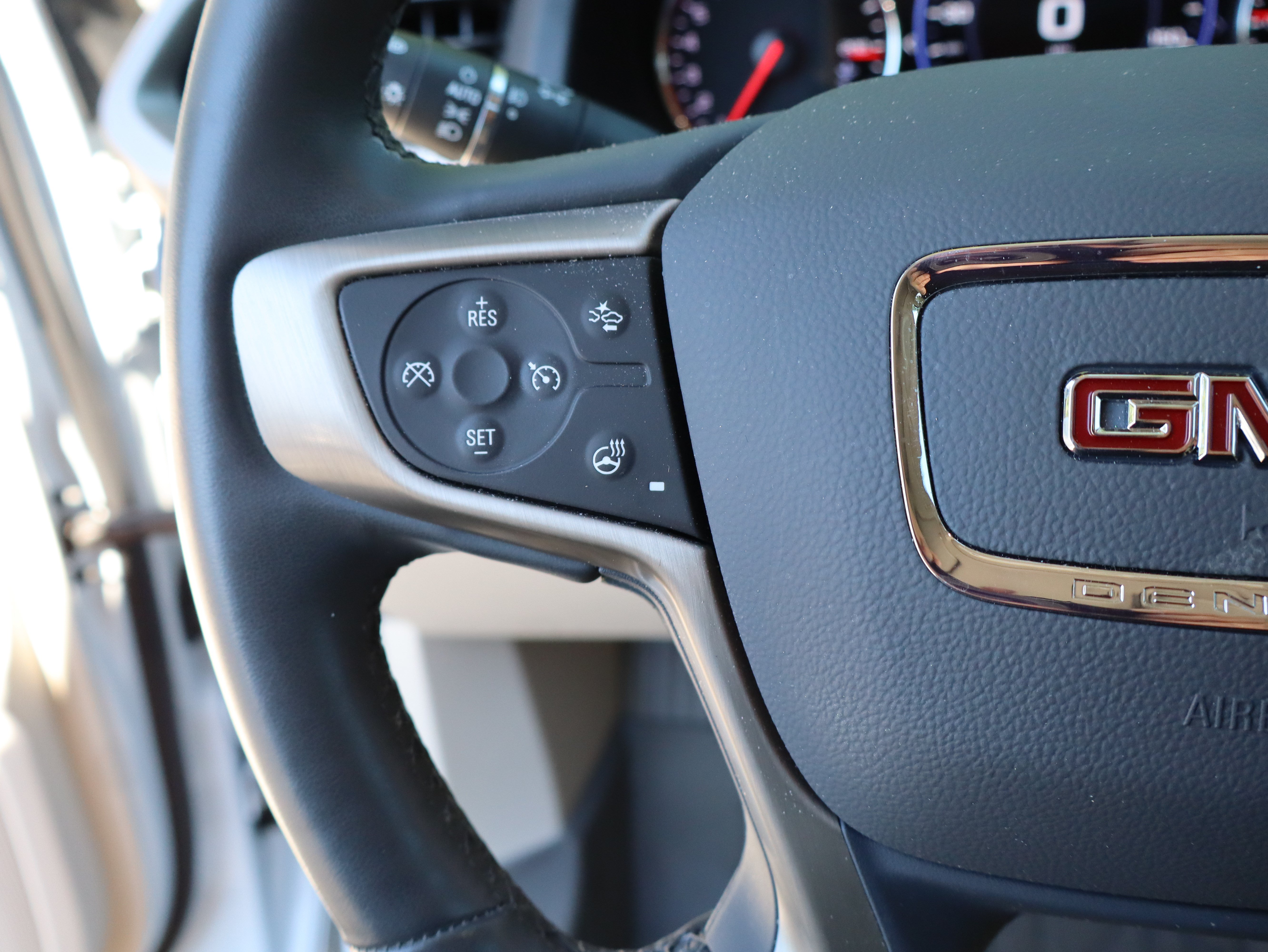 Used 2023 GMC Acadia Denali w/ Denali Ultimate Package FWD image 21