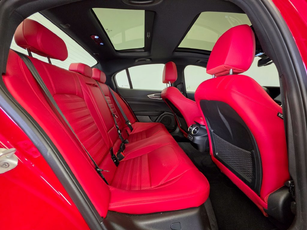 Used 2024 Alfa Romeo Giulia Veloce AWD/4WD image 8