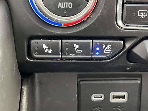 Used 2023 GMC Yukon XL AT4 image 26