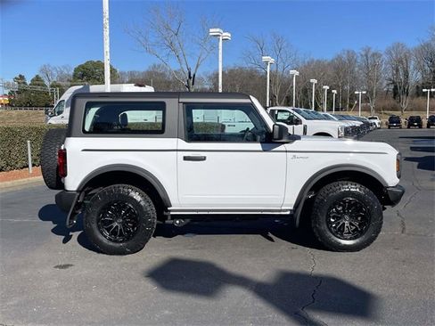 Used 2025 Ford Bronco Base image 32