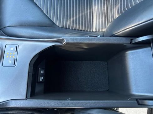 Used 2024 Toyota Camry SE FWD image 30