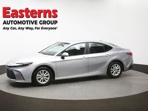 Used 2025 Toyota Camry LE FWD image 57