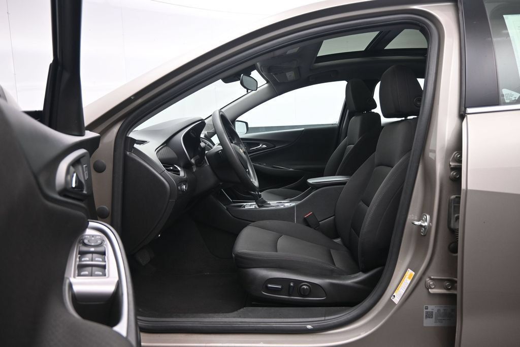 Used 2024 Chevrolet Malibu LT FWD image 23