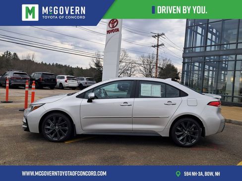 Used 2025 Toyota Corolla SE image 2