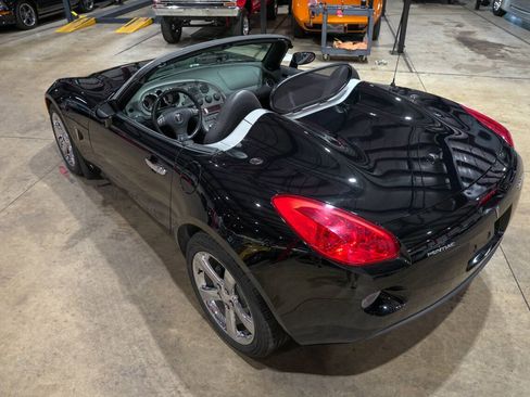 Used 2006 Pontiac Solstice Convertible w/ Premium Package RWD image 16