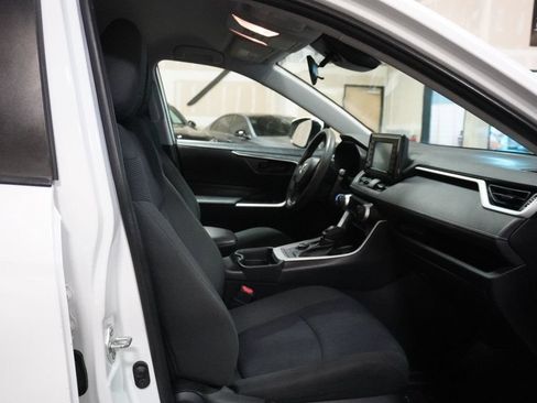 Used 2019 Toyota RAV4 LE w/ Carpet Mat Package AWD/4WD image 8