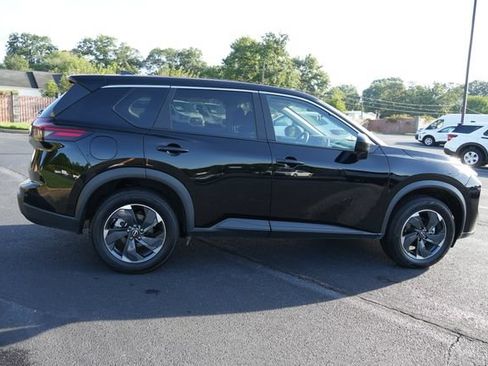 Used 2025 Nissan Rogue SV AWD/4WD image 9