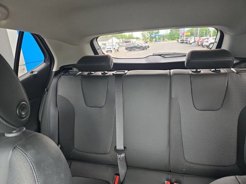 Certified 2025 Buick Encore GX Preferred FWD image 21