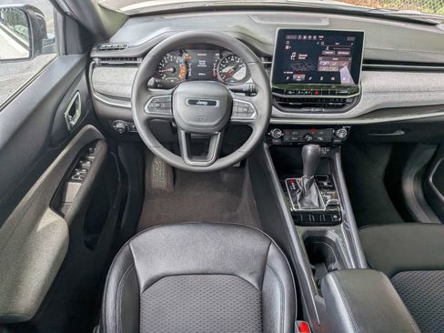 Used 2024 Jeep Compass Latitude AWD/4WD image 15