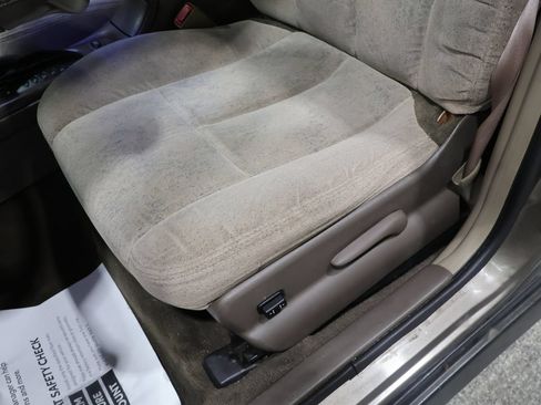 Used 2000 Oldsmobile Intrigue GL FWD image 12