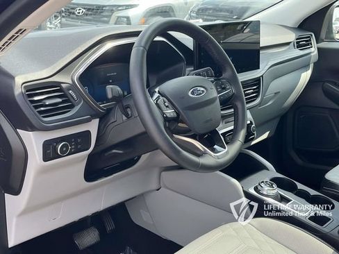 Used 2023 Ford Escape Platinum w/ Premium Technology Package AWD/4WD image 13