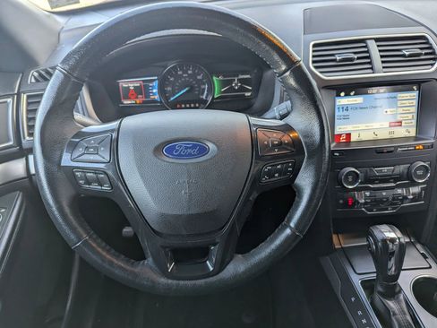 Used 2018 Ford Explorer XLT w/ Equipment Group 202A image 11