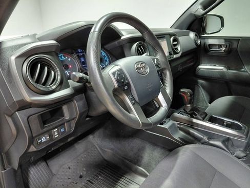 Used 2019 Toyota Tacoma TRD Off-Road image 24