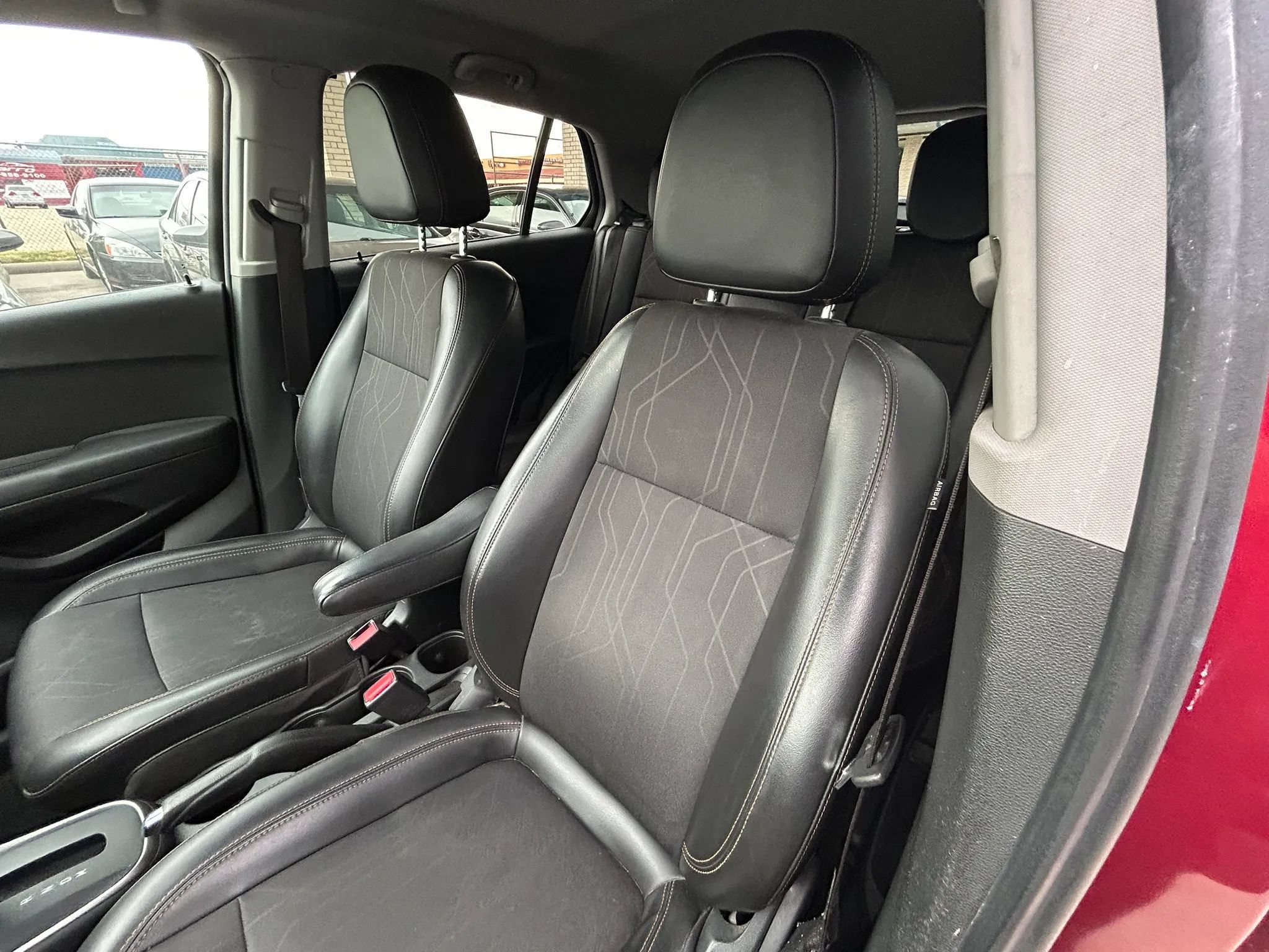 Used 2018 Chevrolet Trax LT w/ LT Convenience Package FWD image 9