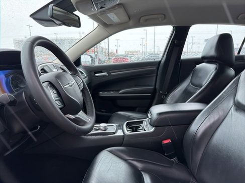 Used 2022 Chrysler 300 Touring L image 21