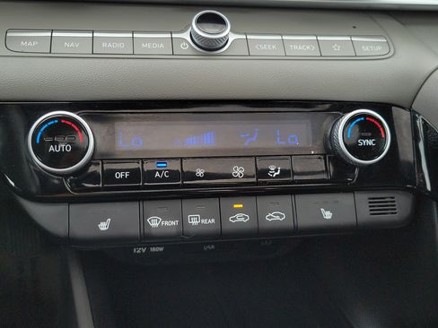 Used 2025 Hyundai Elantra SEL FWD image 32