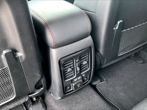 Used 2023 Dodge Durango GT image 32