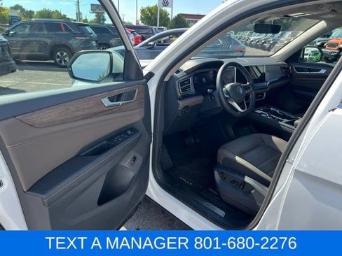 Used 2025 Volkswagen Atlas SEL AWD/4WD image 11