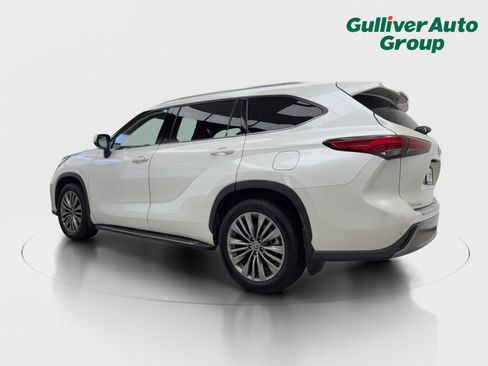 Used 2020 Toyota Highlander Platinum FWD image 4