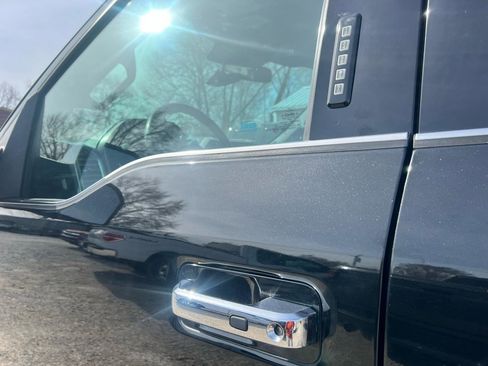 Used 2015 Ford F150 Platinum w/ Equipment Group 701A Luxury AWD/4WD image 8