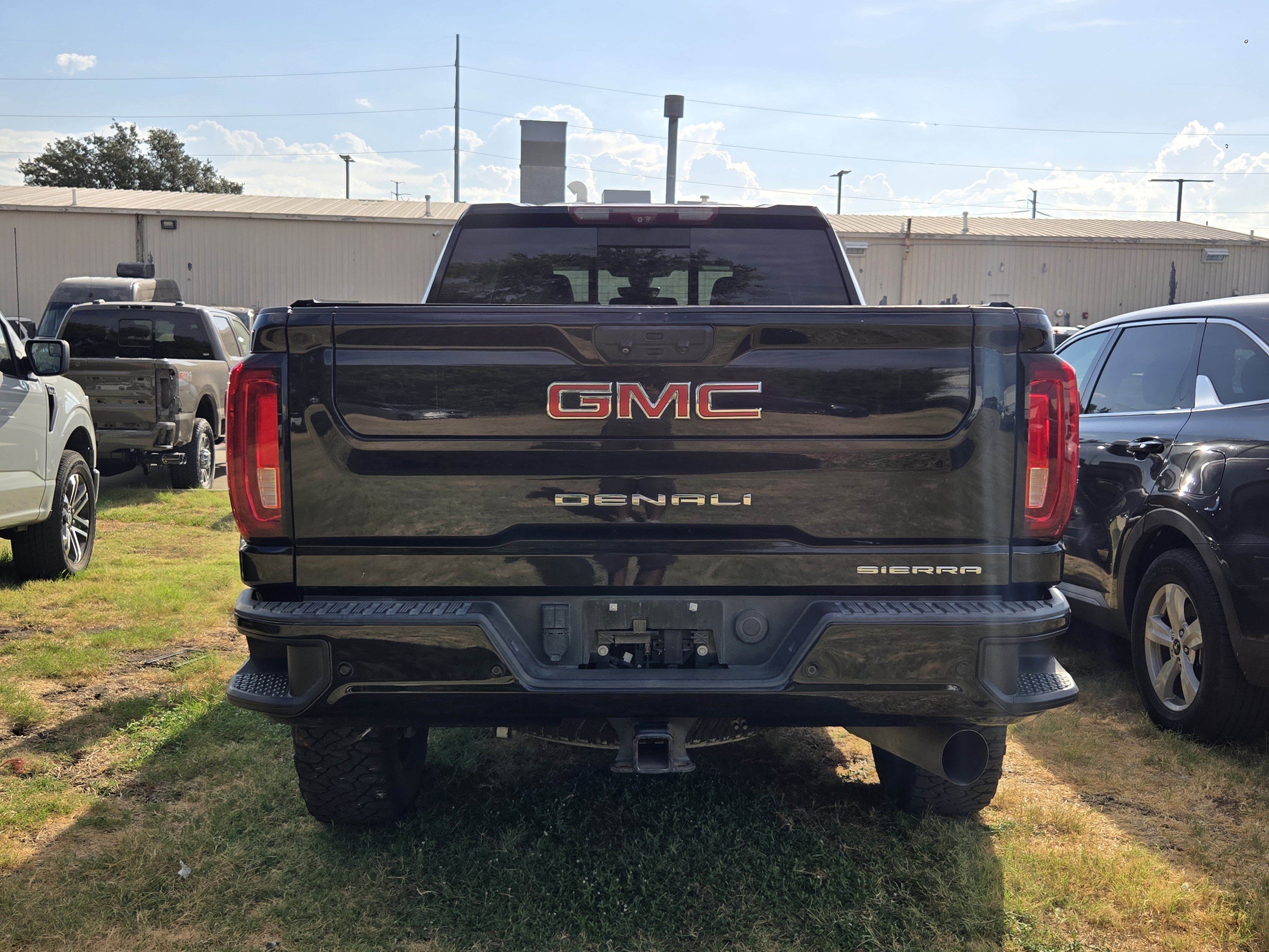 Used 2021 GMC Sierra 2500 Denali w/ Denali Black Diamond Edition AWD/4WD image 5