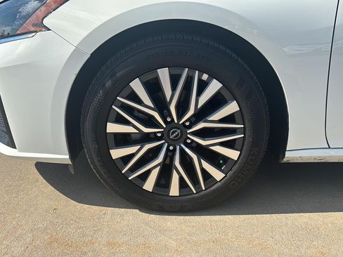 Used 2025 Nissan Altima 2.5 SV FWD image 28