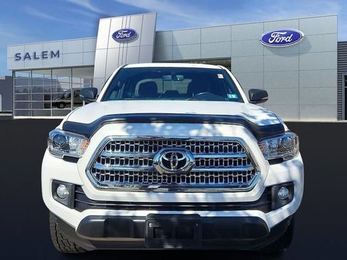 Used 2017 Toyota Tacoma TRD Off-Road w/ Tow Package (A/T) AWD/4WD image 7