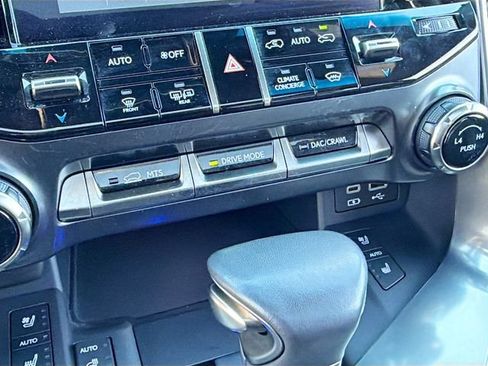 Used 2023 Lexus LX 600 4WD w/ Luxury Package image 32