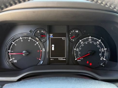Used 2022 Toyota 4Runner SR5 Premium w/ Moonroof Package AWD/4WD image 13