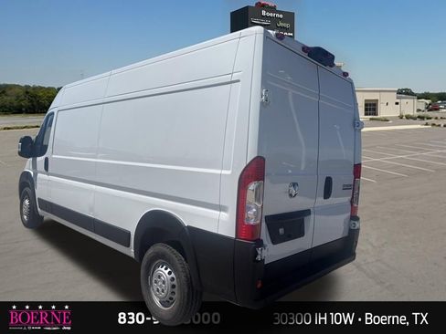 Used 2026 RAM ProMaster 2500 w/ Convenience Group FWD image 9
