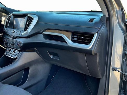 Used 2021 GMC Terrain SLE w/ Driver Convenience Package image 16