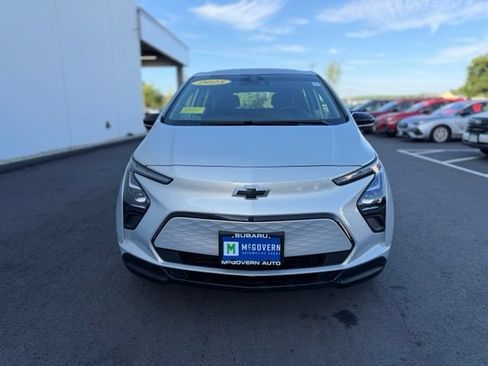 Used 2023 Chevrolet Bolt LT w/ Infotainment Package FWD image 3