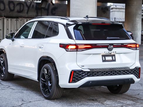 New 2026 Volkswagen Tiguan SE R-Line image 6