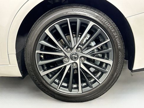 Used 2025 Lexus ES 350 w/ Premium Package image 11