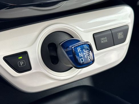 Used 2017 Toyota Prius Two image 21