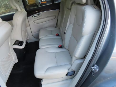 Used 2017 Volvo XC90 T6 Momentum w/ Vision Package AWD/4WD image 8