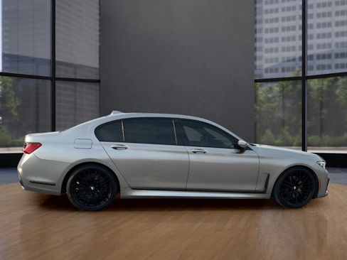Used 2022 BMW 750i xDrive image 16
