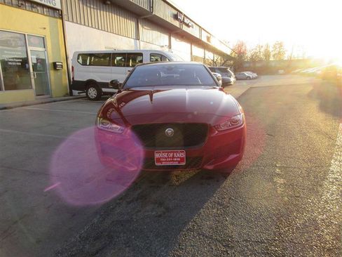 Used 2019 Jaguar XE Landmark Edition image 36