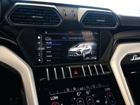 Used 2019 Lamborghini Urus image 39