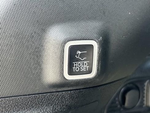 Used 2024 Jeep Grand Cherokee Altitude AWD/4WD image 12