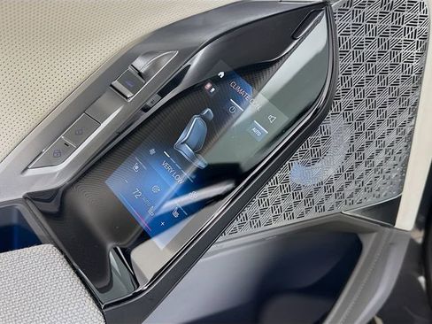 Used 2023 BMW 760i xDrive image 28