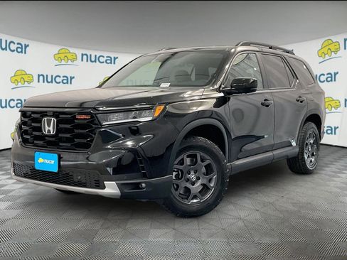 Used 2025 Honda Pilot TrailSport image 3