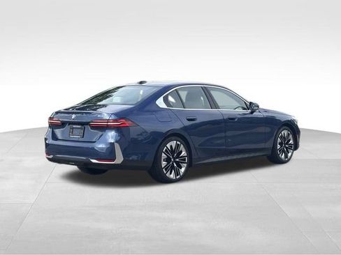 Certified 2026 BMW 530i RWD image 9
