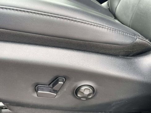 Used 2025 Chrysler Pacifica Select FWD image 15