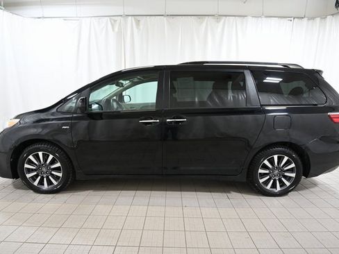Used 2018 Toyota Sienna XLE Premium image 11