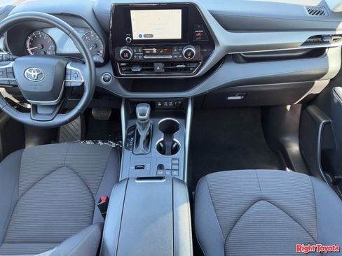Used 2025 Toyota Highlander LE image 17