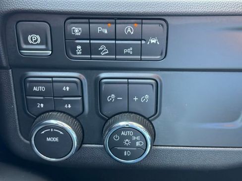 Certified 2025 Chevrolet Suburban Z71 AWD/4WD image 23