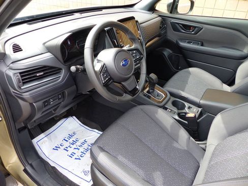 Used 2025 Subaru Forester Premium w/ Convenience Package #1 AWD/4WD image 12