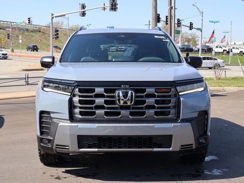 New 2026 Honda Pilot TrailSport image 2