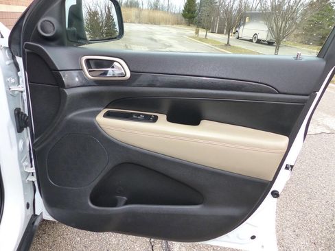 Used 2016 Jeep Grand Cherokee Laredo 75th Anniversary image 50